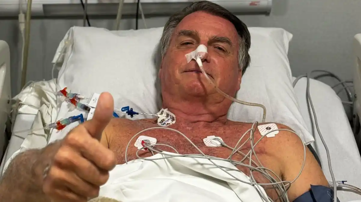Exmandatario Jair Bolsonaro fue hospitalizado de emergencia en Brasil