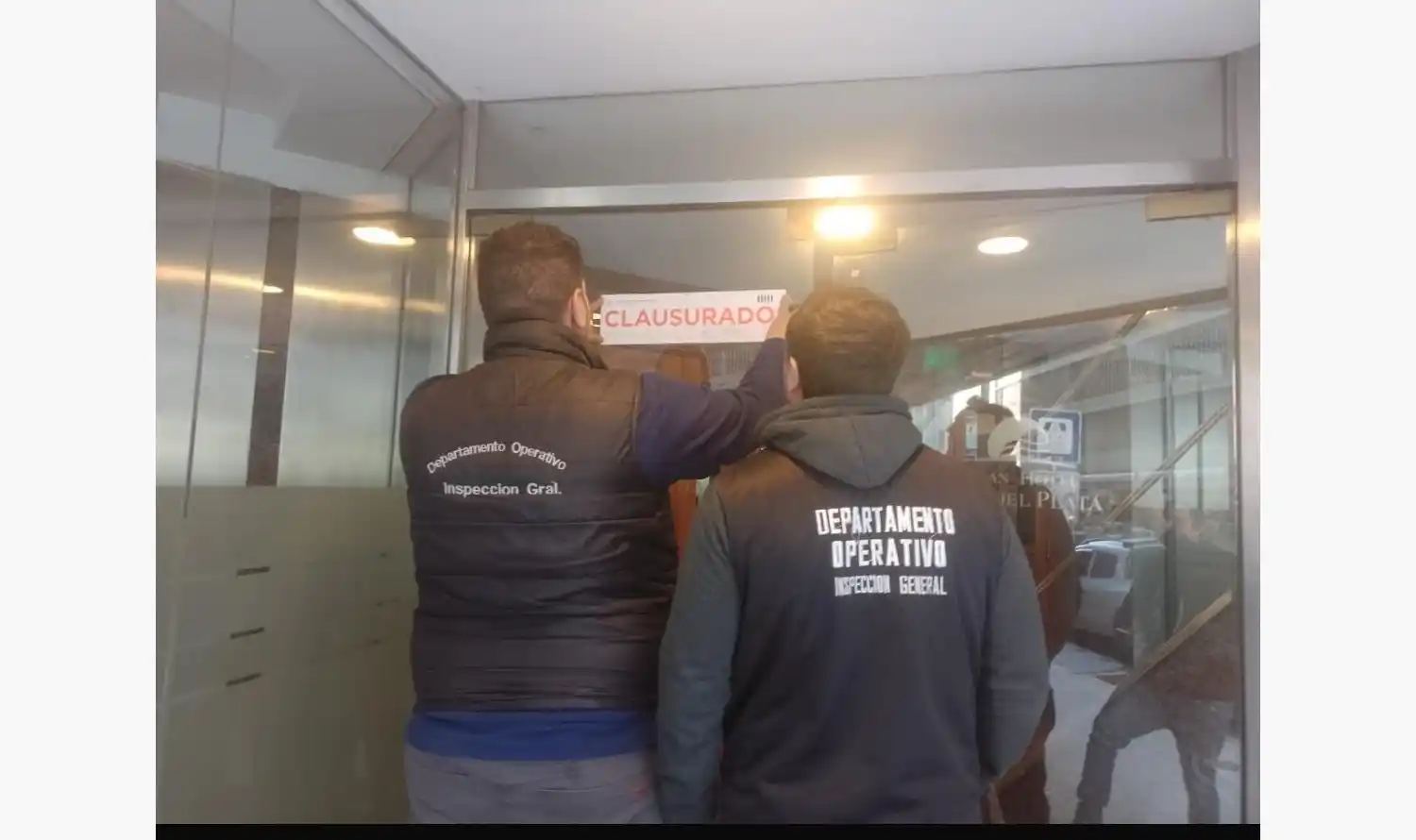 El hotel ubicado en pleno centro fue clausurado por deficiencias de seguridad e higiene.