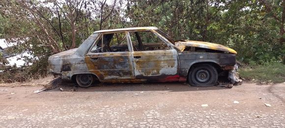 Denuncian el incendio intencional de un auto: era de un albañil y perdió sus herramientas