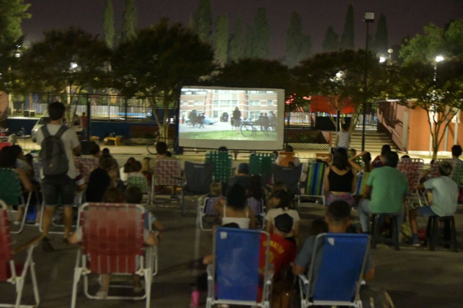 Exitosa primera jornada de “cine bajo las estrellas” 2023 en el Parque Municipal