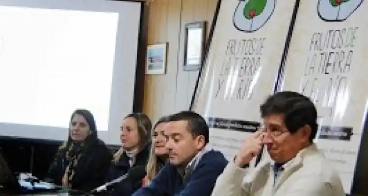 Muestra “Frutos de la tierra y el río”