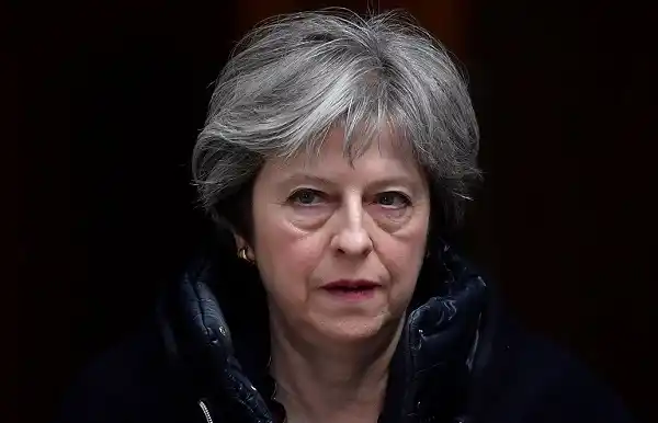 Theresa May expulsa a 23 diplomáticos rusos de Inglaterra por ataque con veneno a exespía
