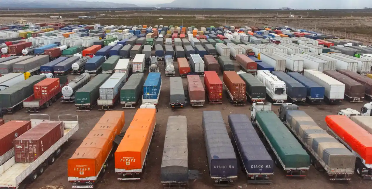 Los habitantes locales calificaron la situación como una “nevada y cierre históricos” para el invierno de 2023.