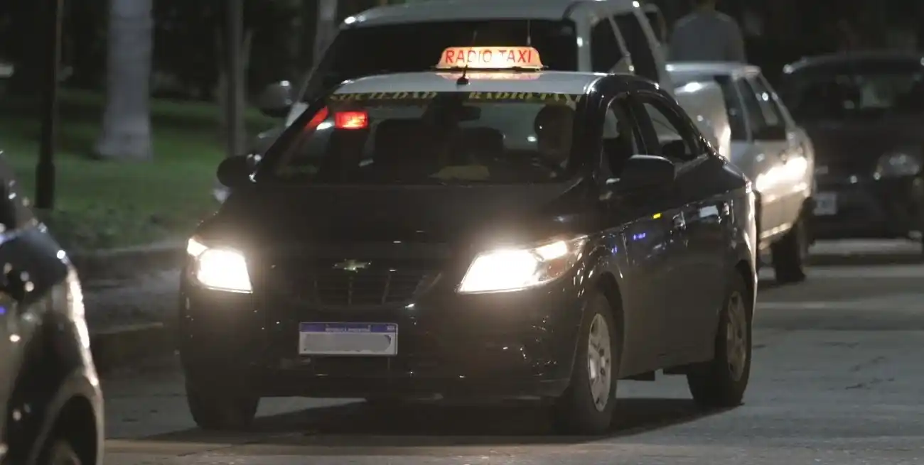 Brutal asalto a un taxista santafesino: le dispararon en la mano y perdió parte de un dedo