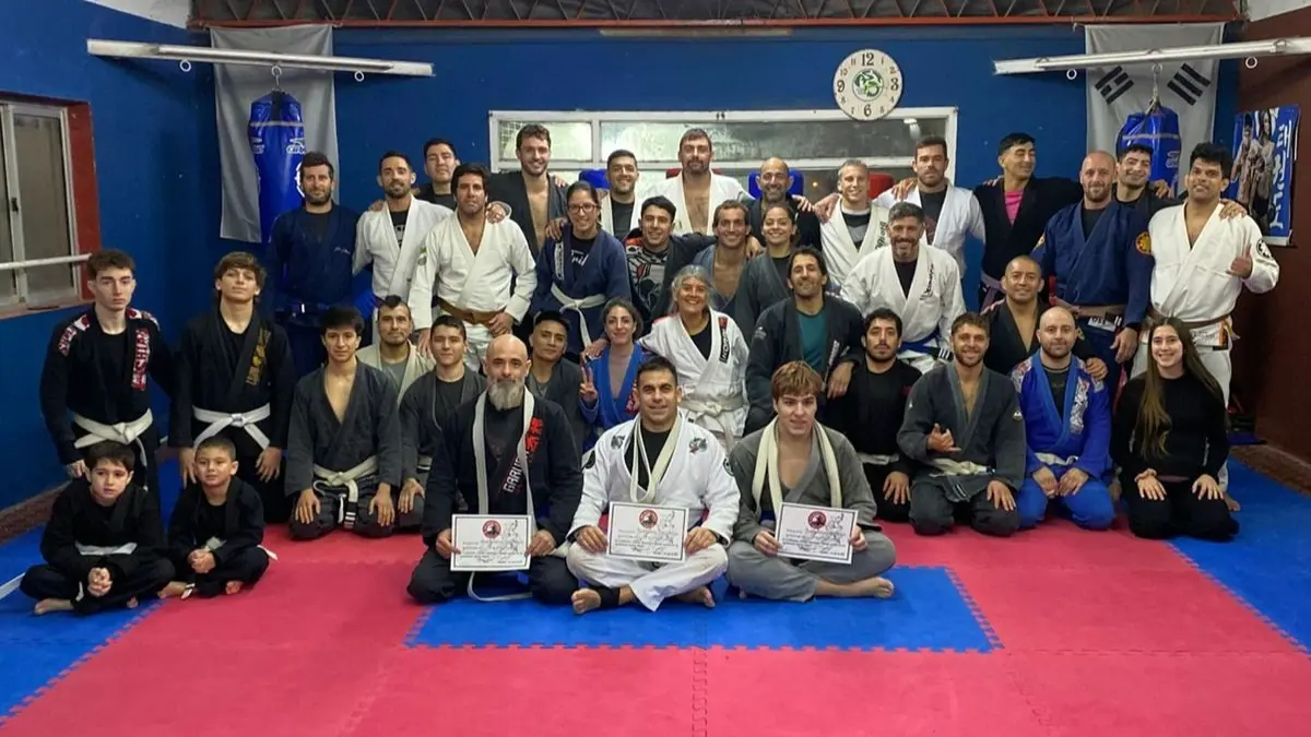 Seminario y graduaciones de alumnos en la Academia de Artes Marciales Correa