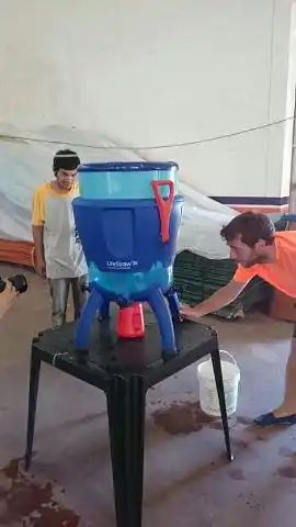 Entregaron 42 equipos potabilizadores de agua en centros de evacuados 