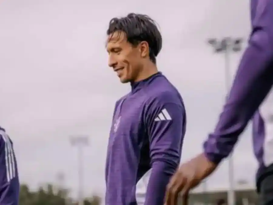 Lisandro "Licha" Martínez volvió a los entrenamientos tras superar una dura lesión