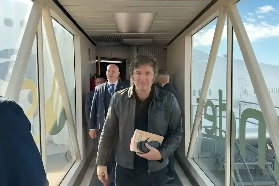 Milei regresó al país tras su viaje a Davos con la mirada puesta en que el Congreso apruebe la Ley Ómnibus