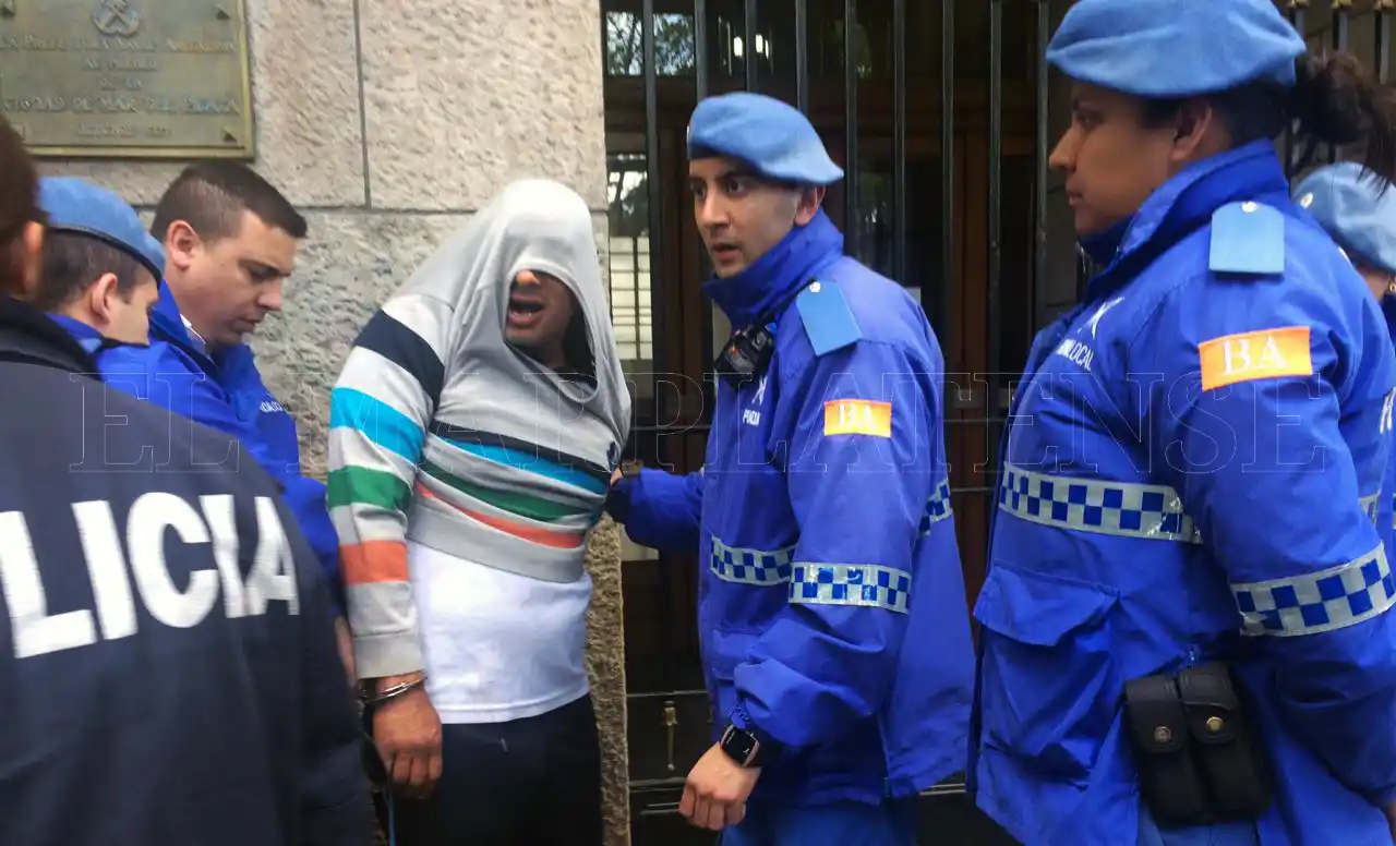 Tenía orden de restricción y hostigó a su expareja