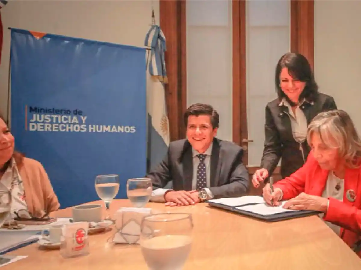 Digitalizarán actas para buscar a los nietos desaparecidos