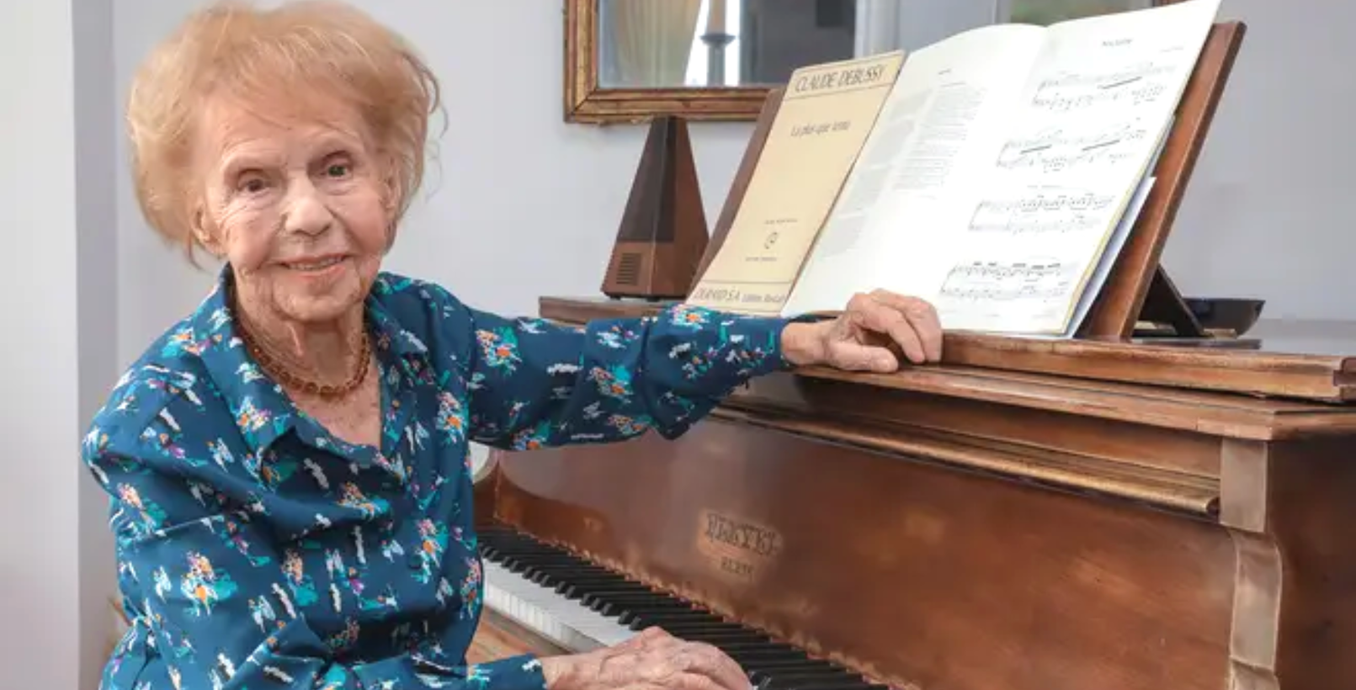 Quién es Colette Maze: la anciana de 108 años que toca el piano cuatro horas por día para mantenerse activa