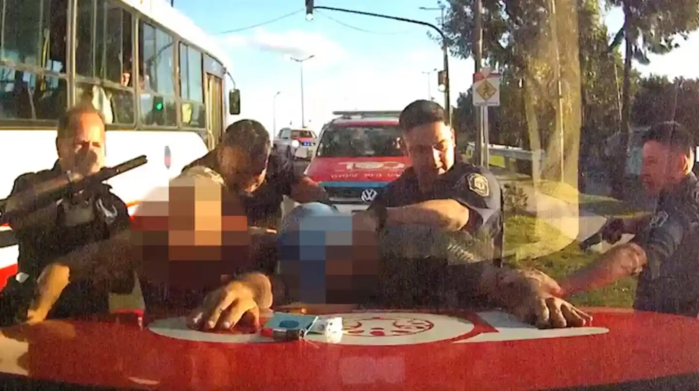 Los delincuentes quisieron engañar a la Policía cambiándose de ropa, pero fueron identificados gracias a las cámaras de seguridad del municipio.