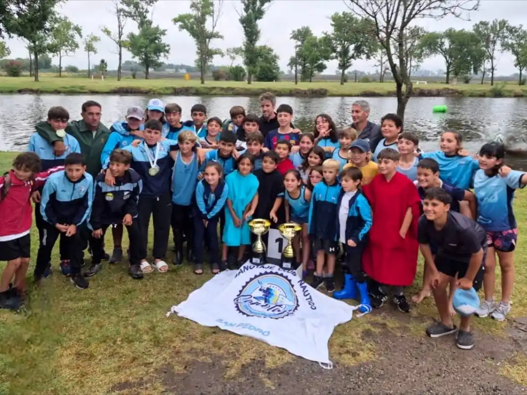El equipo de canotaje del Club Náutico tuvo un gran desempeño en la ciudad de Colón.