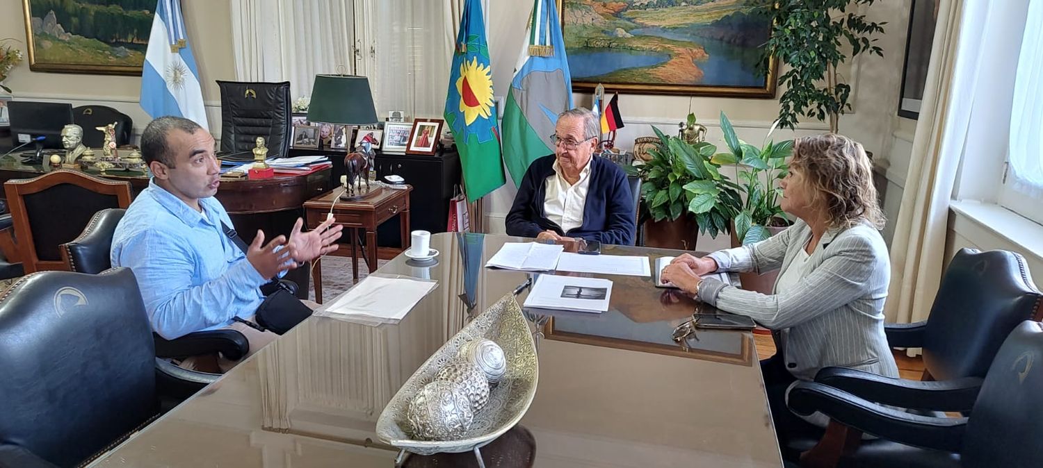 El intendete recibió en el Palacio Municipal a Mario Dimotta, responsable de Constructores Argentinos SAS.