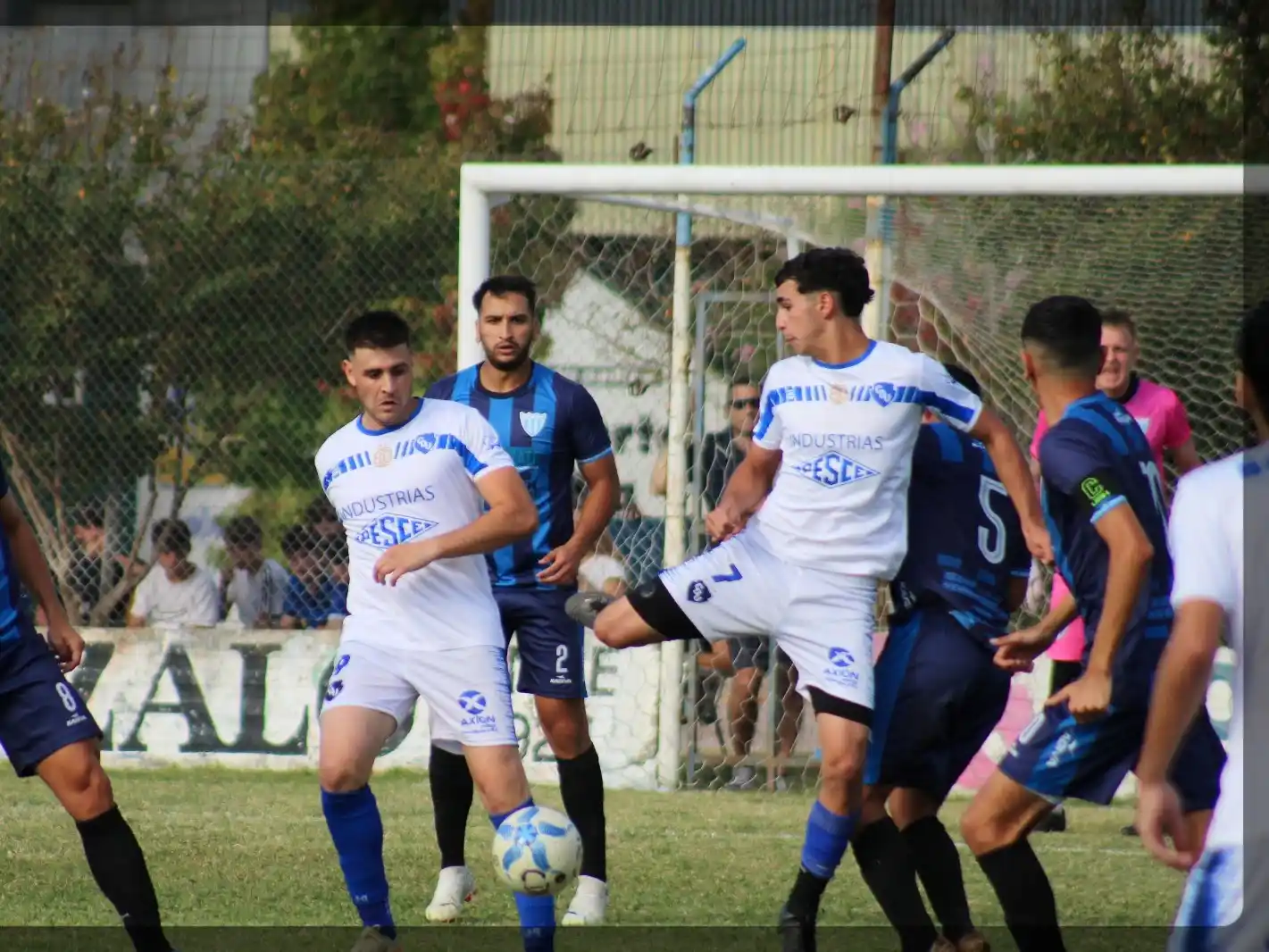 Deportivo Urdinarrain y Juventud Unida igualaron 0-0 y ninguno de los dos pudo quedar líder en soledad (crédito: María Nieves Arnold).