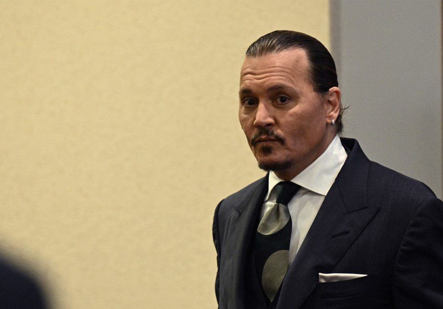 Johnny Depp reaparece… cantando (Video)