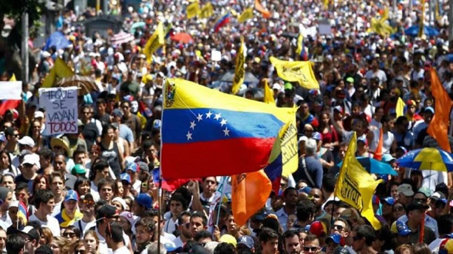 RECHAZAN «CAMBIO de democracia por petróleo»: mujeres exigen a EE.UU. mantener posición fuerte sobre Venezuela