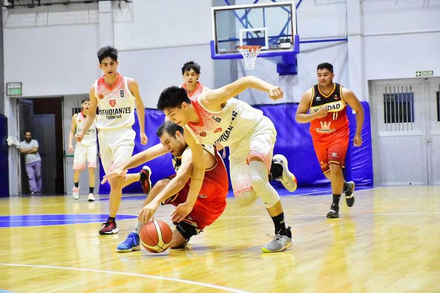 Estudiantes le ganó el primer
juego de las finales a Vialidad