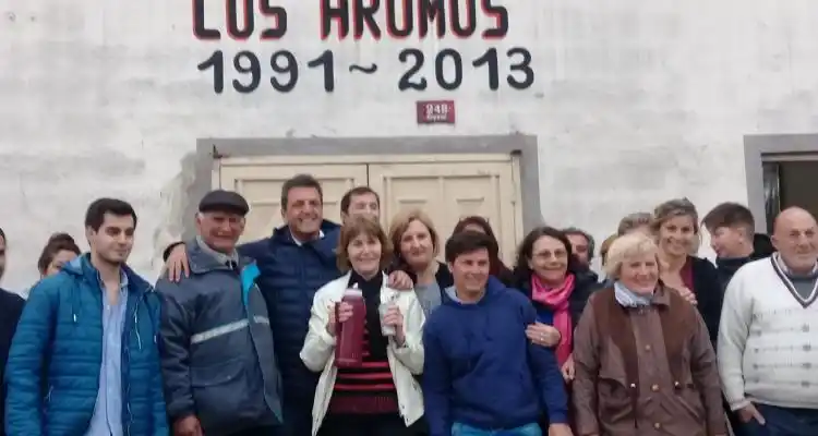 Sergio Massa estuvo en el Centro de Jubilados de Los Aromos y en un bar