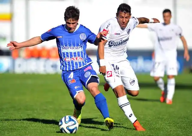 Fútbol: Quilmes se durmió y Godoy Cruz lo empató 2 a 2