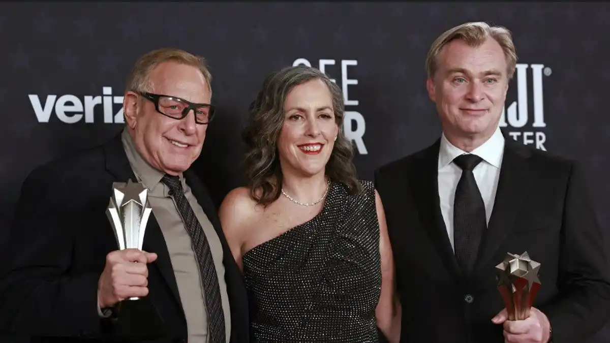 «Oppenheimer» se alza en los Critics Choice Awards