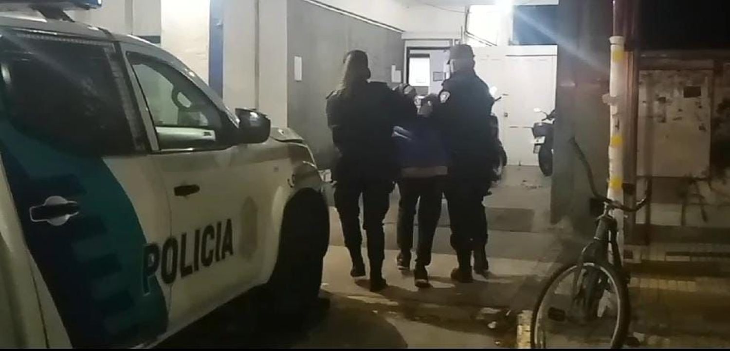 Atraparon a un joven de 20 años con tres pedidos de captura