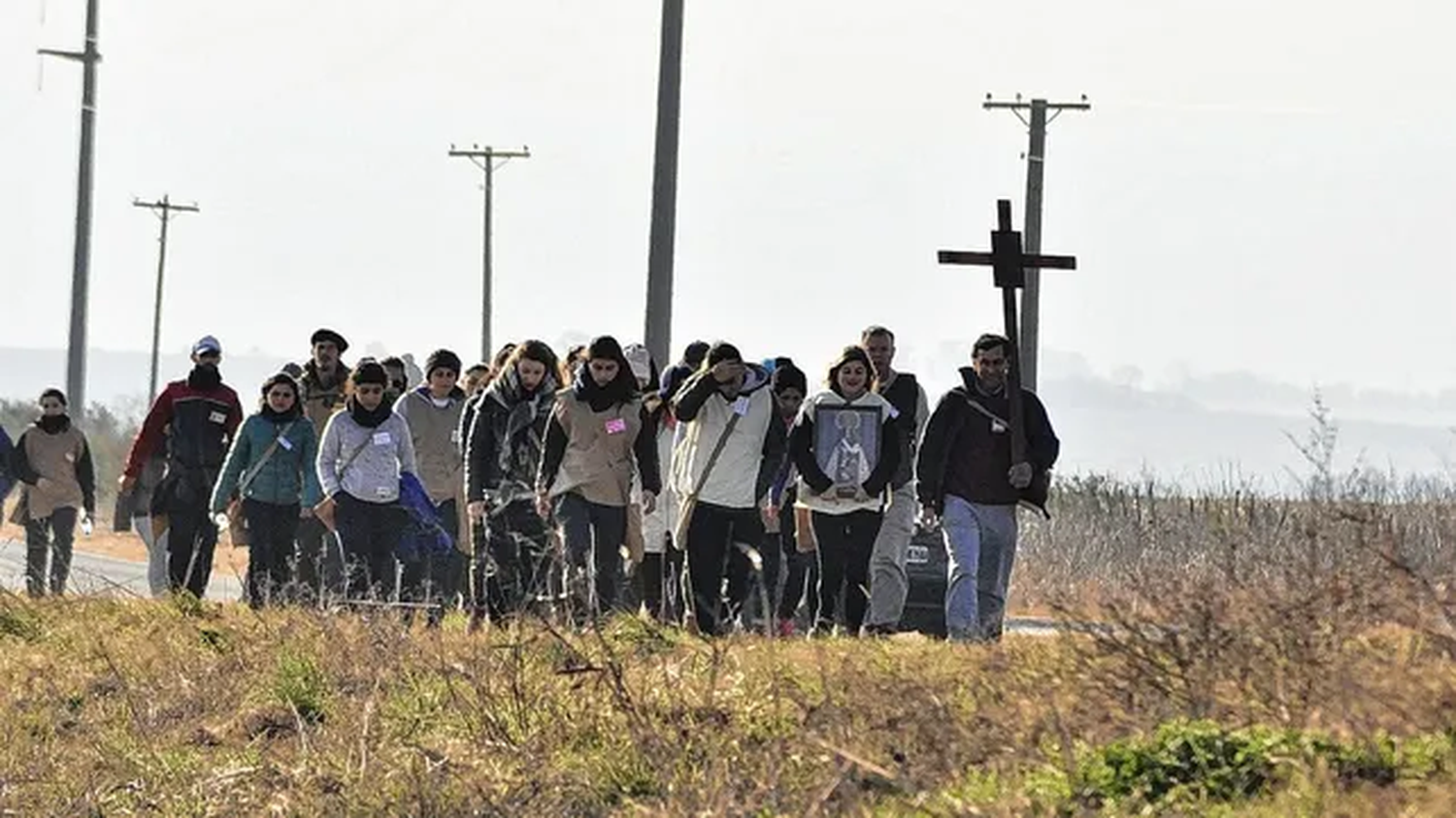 Un centenar de peregrinos caminan desde Paraná