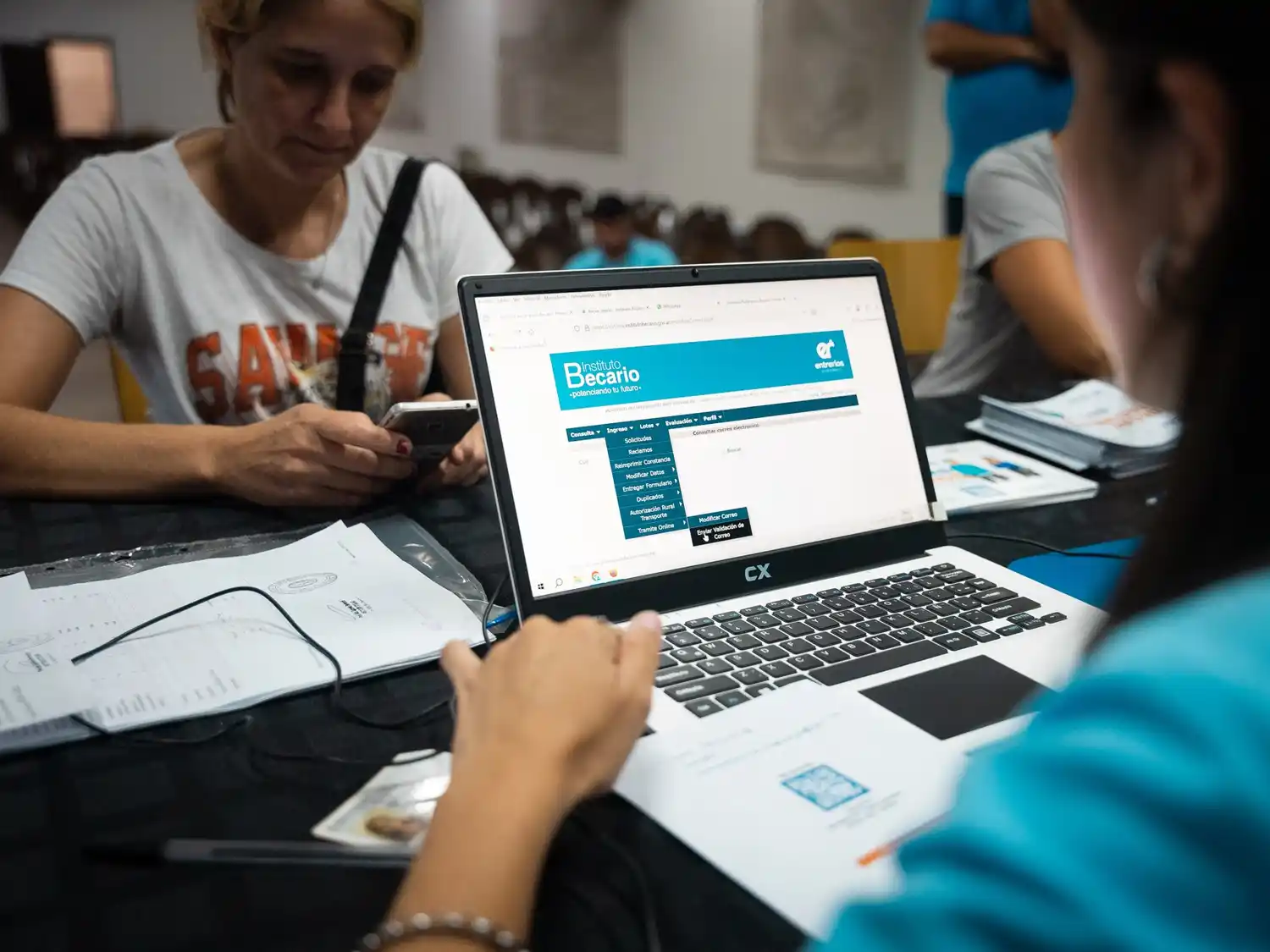 Continúa la recorrida provincial del Instituto Becario para la inscripción a becas secundarias 2025