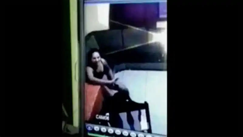 Liberaron a la niñera filmada cuando golpeaba a una nena a su cargo