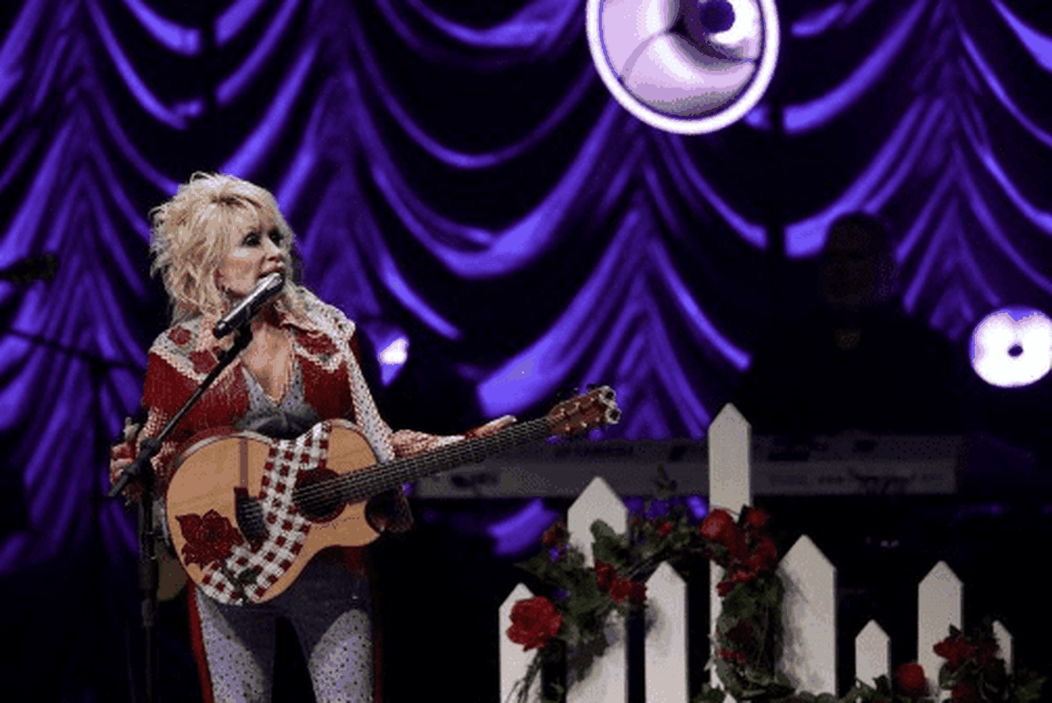 Dolly Parton fue considerada más que una estrella country. Foto AFP