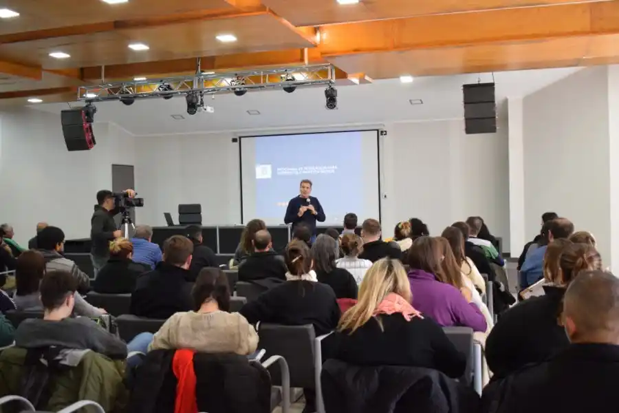 Dario Coco dictó un seminario sobre Historia del Movimiento Obrero