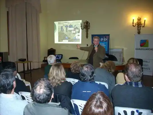 Cravacuore disertó sobre gobierno local, gestión y programación de políticas públicas