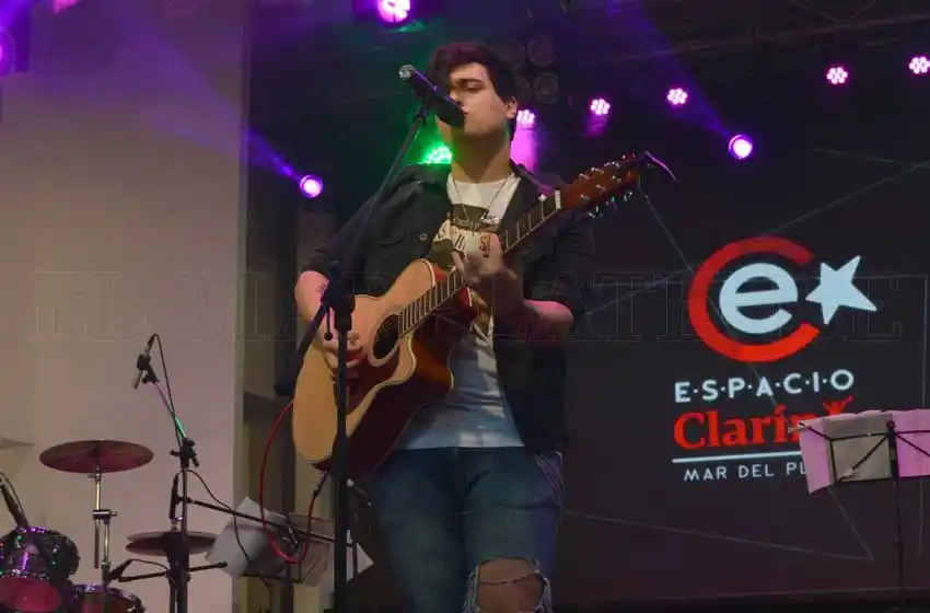 Fede Gomez, la revelación de La Voz que se presentó en Espacio Clarín