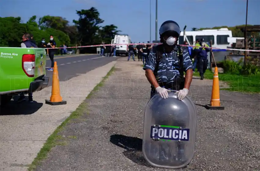 Rastrillan la zona de Acantilados para buscar el cuerpo de Claudia Repetto
