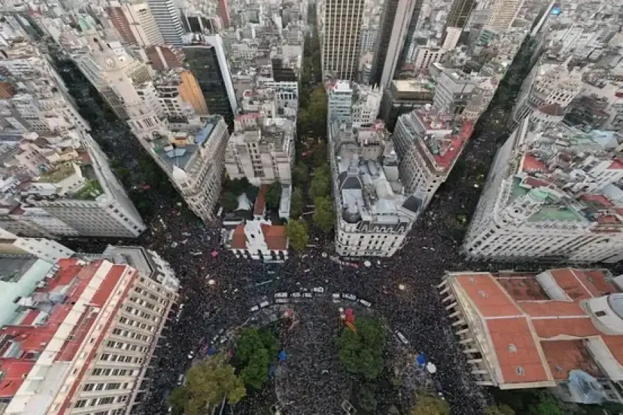 Primera marcha universitaria, multitudinaria.