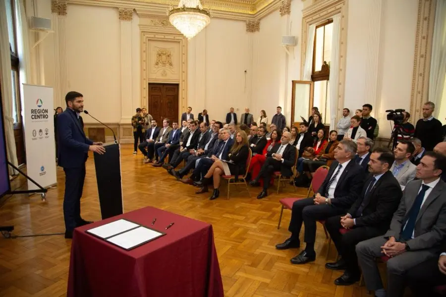 Pullaro encabezó en Rosario la constitución de la Mesa Permanente de Trabajo, Empleo y Seguridad Social de la Región Centro