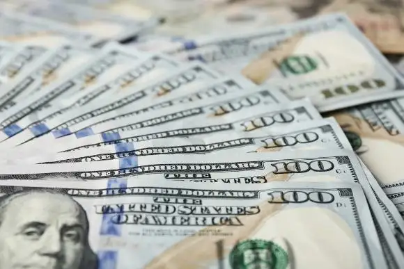 El dólar retrocedió nueve centavos, concluyó a $ 15,26 y puso fin a la racha alcista