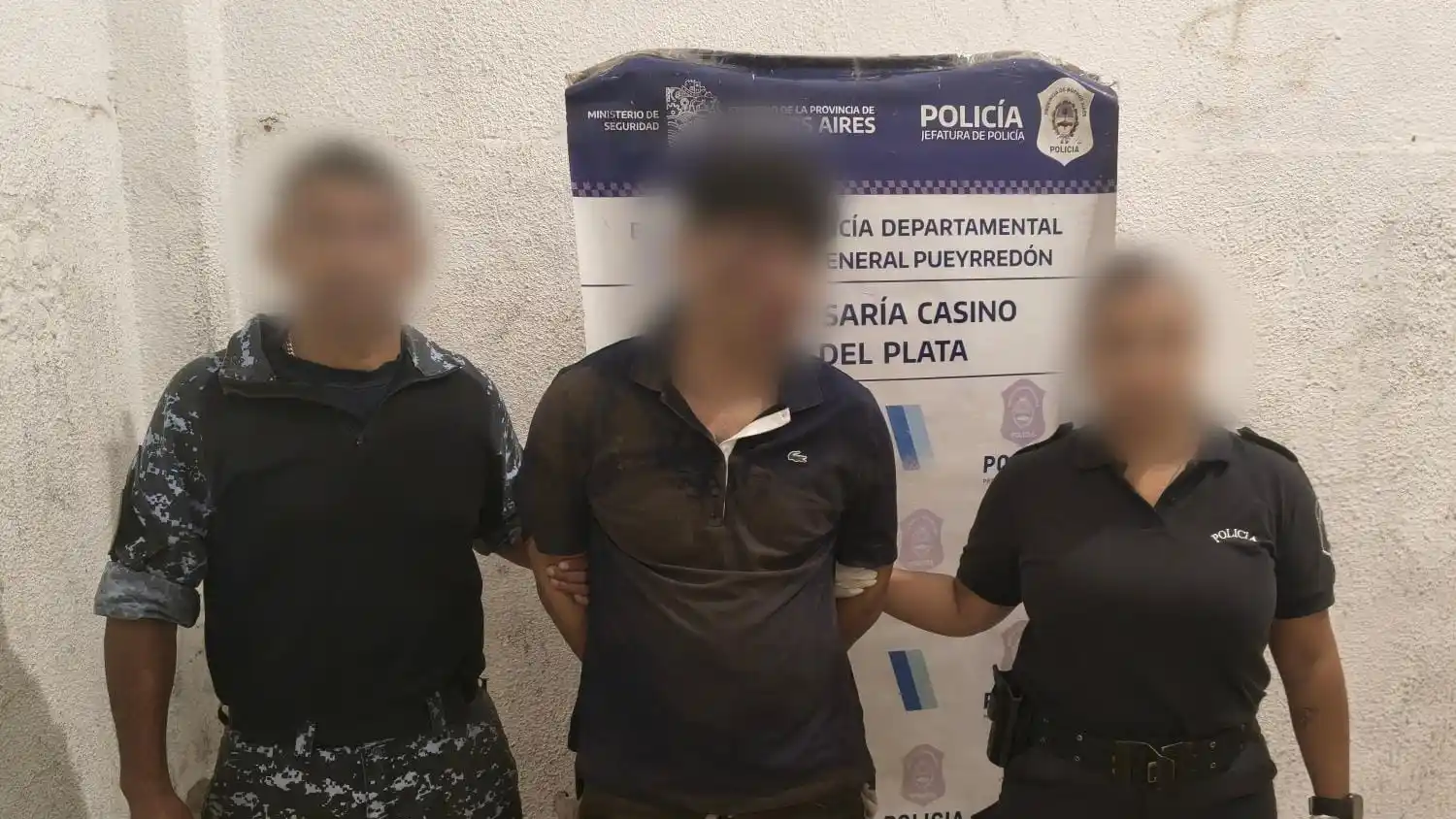 Plaza Colón: detuvieron a un hombre tras intentar robarle una cadena a una jubilada