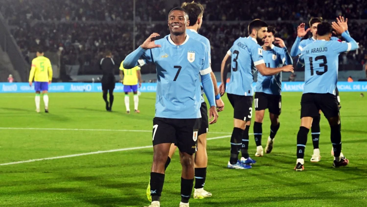 Con Bielsa en el banco, Uruguay le ganó a Brasil luego de 22 años