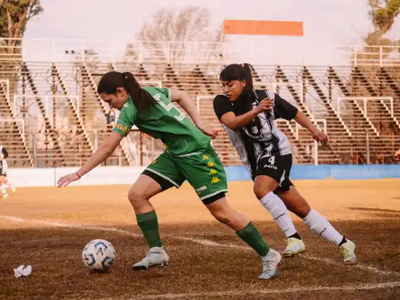 Las "Tiburonas" cayeron en su visita a El Porvenir