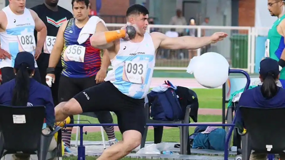 Nazareno Sasia logró un nuevo récord nacional en lanzamiento de bala