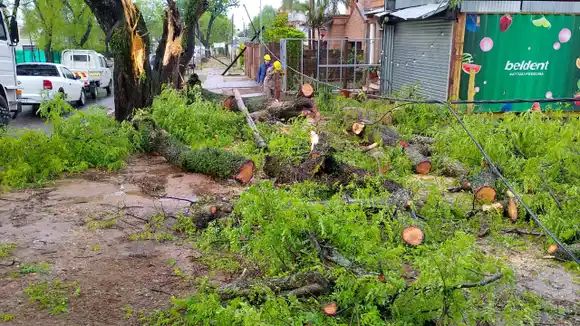 La municipalidad asiste a familias afectadas por la tormenta