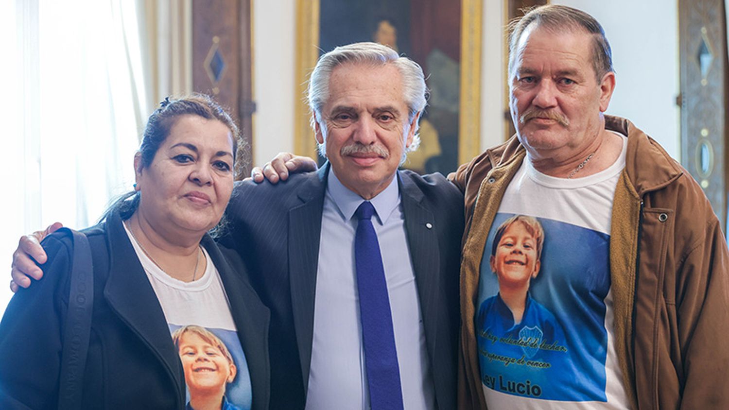 Fernández recibió al abuelo de Lucio Dupuy en la Casa Rosada