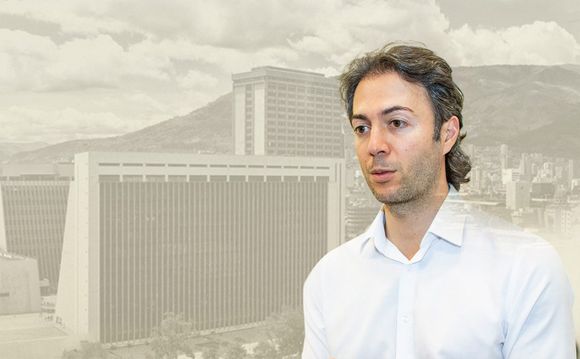 ¡Se CALENTÓ Medellín! Renunció el alcalde Daniel Quintero