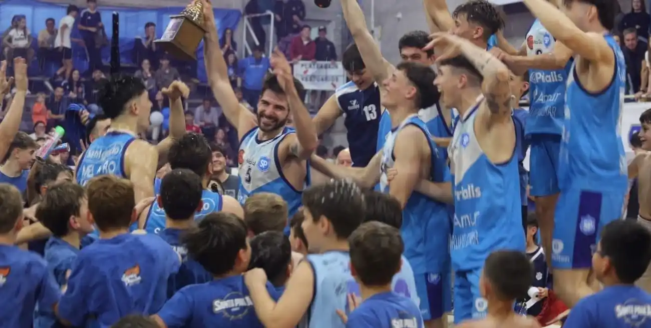 Santa Paula de Gálvez fue el ganador de la edición 2023, la última de la Copa Santa Fe de básquet en rama masculina. Crédito: Gobierno de la provincia de Santa Fe