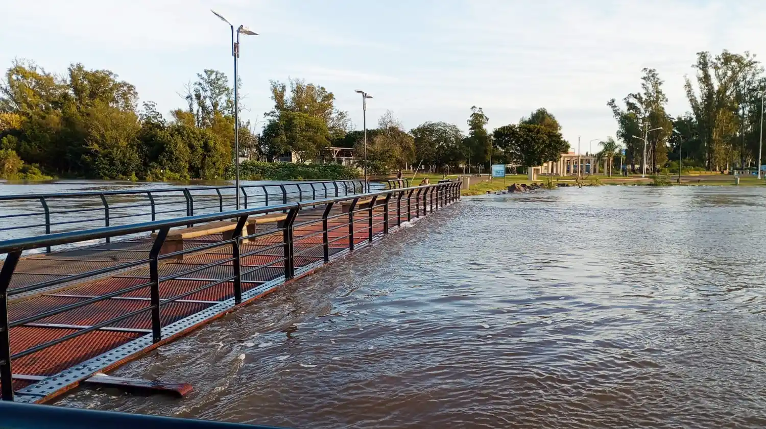 Por las precipitaciones aguas arriba, el río Uruguay, el lunes llegaría a los 12 metros adelantaron desde Salto Grande