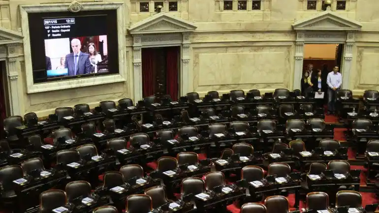 El kirchnerismo analiza dejar sin quórum la Asamblea Legislativa y sin jura a Macri