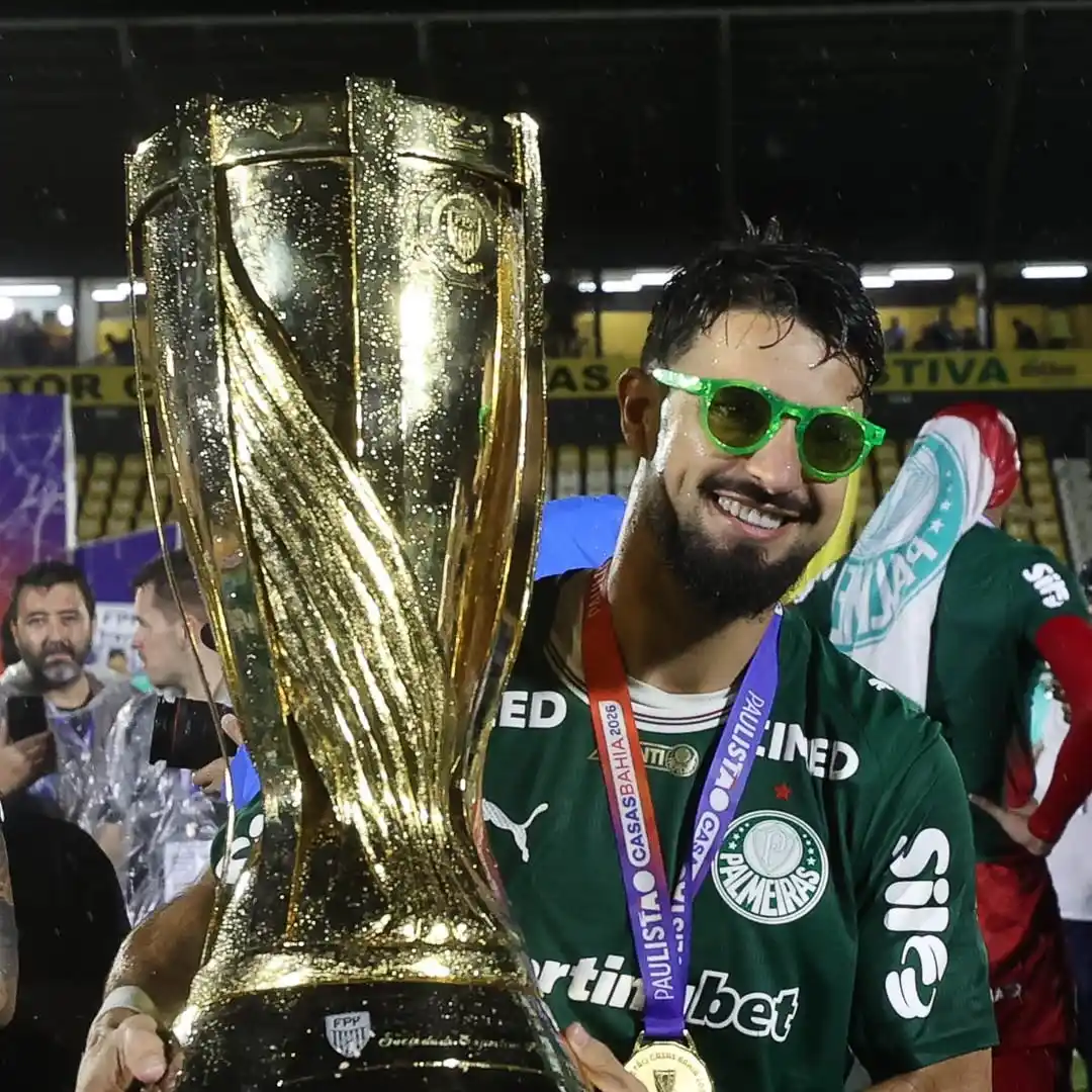 José "Flaco" López con la Copa del Campeonato Paulista. El exColegiales vuelve a estar convocado a la Selección