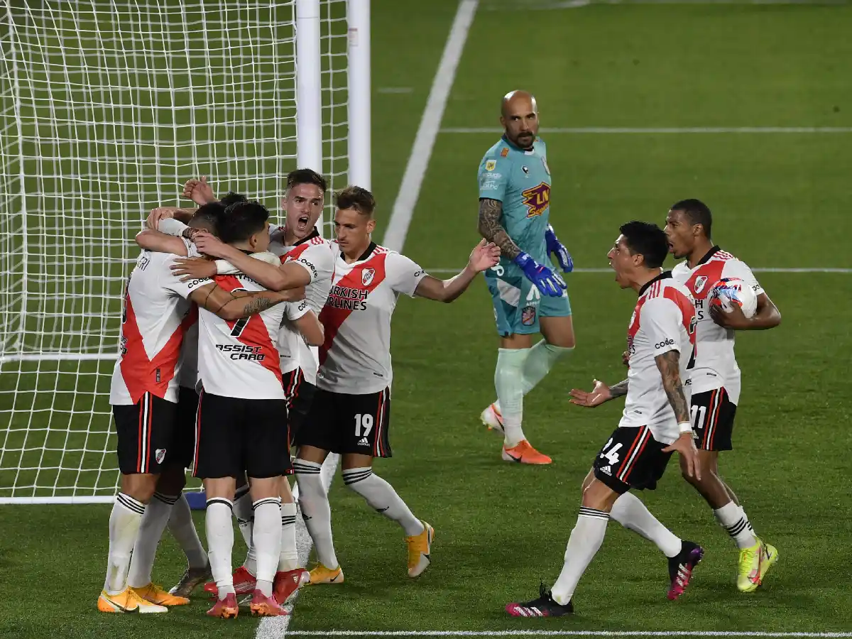 River superó a Arsenal y es escolta de Talleres
