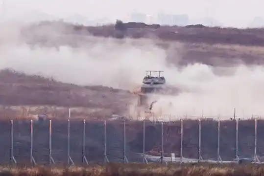 Continúan enviando carros de combate a Ráfah en medio de una ofensiva en toda Gaza